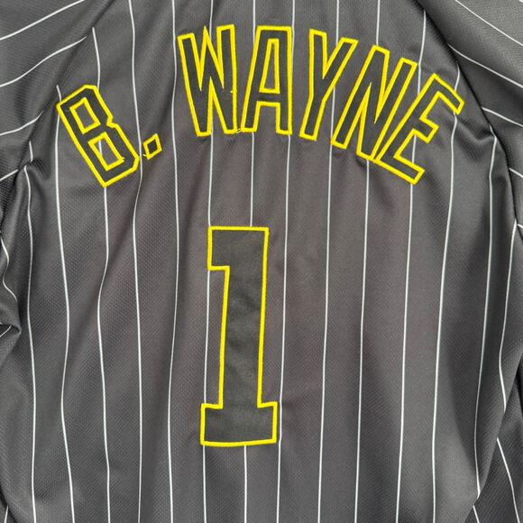 Box Lunch DC Batman Bruce Wayne #1 Jersey Adult Small Black Yellow - Picture 4 of 9